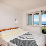 Sunny Vista אומיס