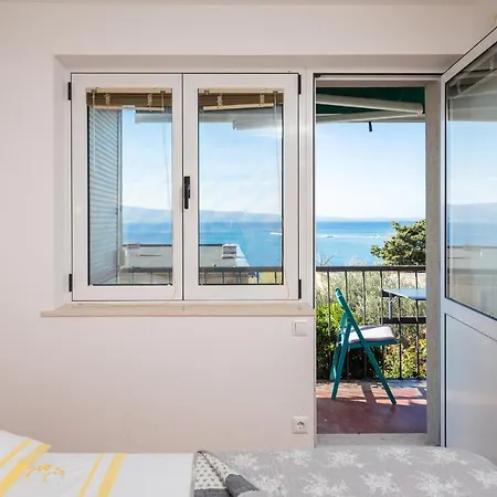 Sunny Vista Apartment